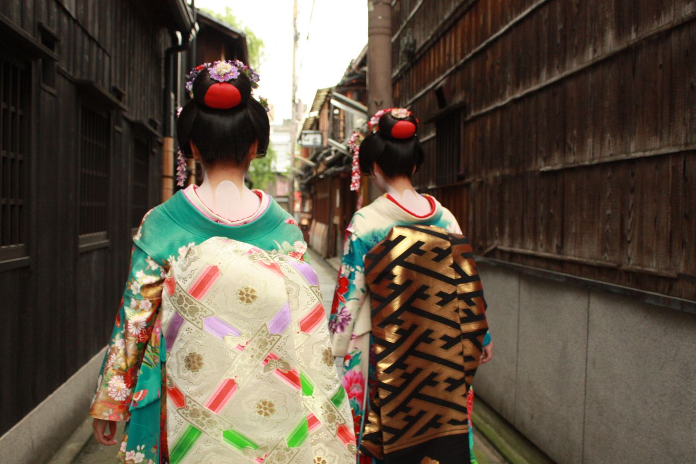 Authentic Kyoto Gion Tour with Traditional Cuisine and Maiko Show
