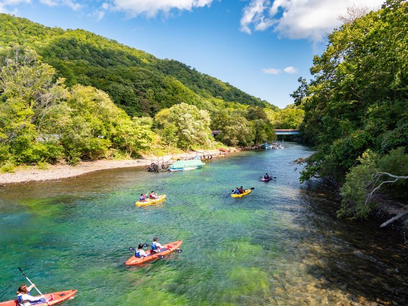 Lake Shikotsu and Lake Toya Tour (Multilingual Audio guide)